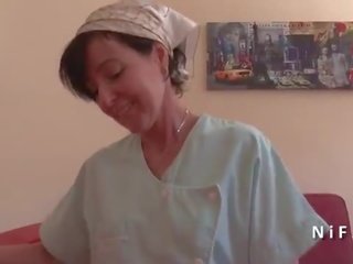 Френски мама съблазнява човек и дава тя дупе 10 мин след език в анус